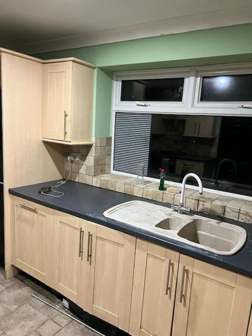 Cheerful 3 Bed House With Free Parking. Villa Nottingham Eksteriør billede