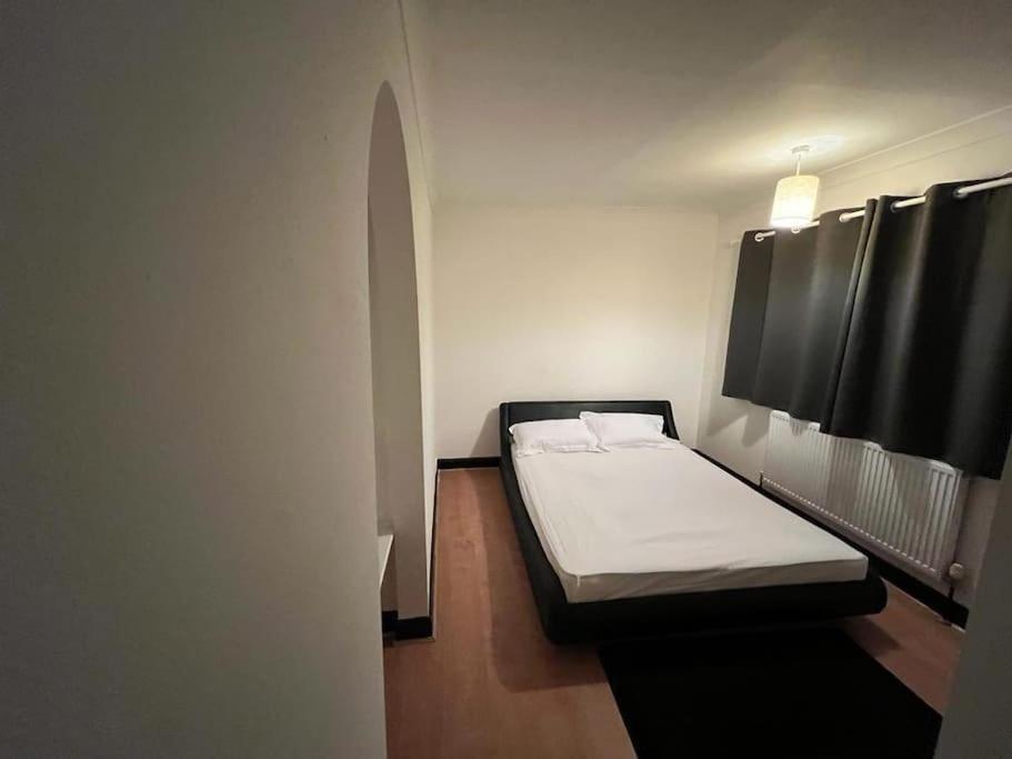 Cheerful 3 Bed House With Free Parking. Villa Nottingham Eksteriør billede